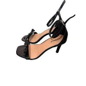 Size 10WW Torrid black stiletto heels